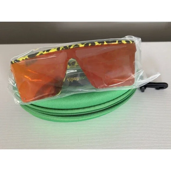 Tipsy Elves | Accessories | Tipsy Elves Performance Retro  display picture 1